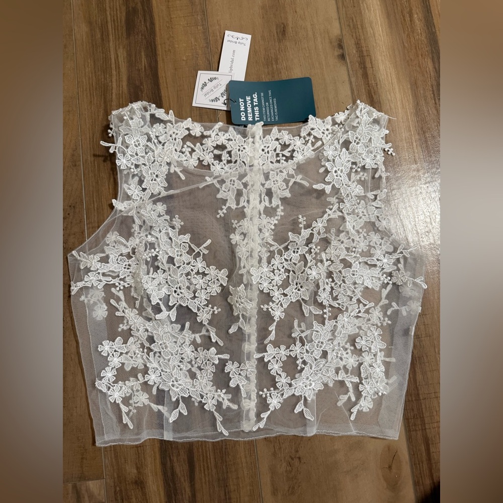 SLEEVELESS LACE BOLERO WEDDING JACKET
WEDDING DRESS TOPPER